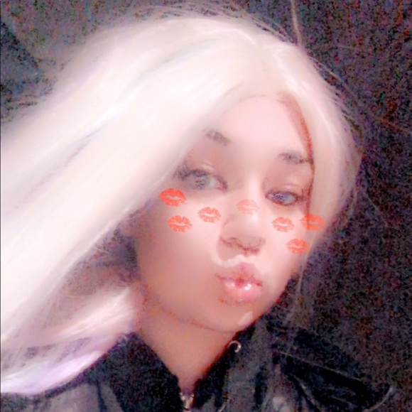 Meet your Posher, Isabella - Picture 1 of 1